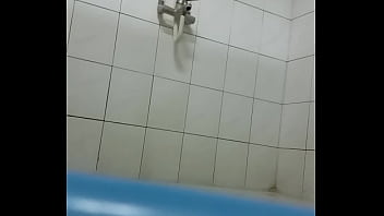 Naked man hidden cam in bathh shown his cock