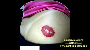 A primeira e original com beijo na bunda Veja a ORIGINAL BumBum Gigante - Acesso ao WhatsApp e Conteúdos: www.bumbumgigante.com - Participe dos meus Vídeos